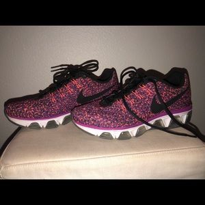 Nike tailwind 8